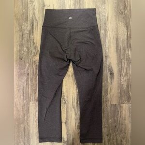 Lululemon - GUC - Size 6 Wunder Under Crop (High Rise) Luxtreme 21”